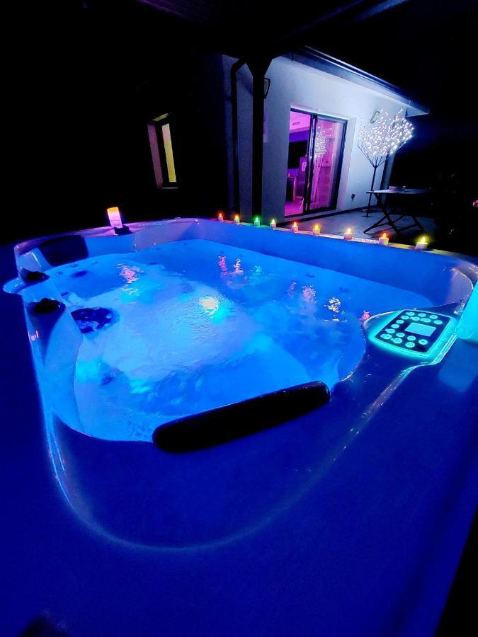 Un Sejour Romantique En Couple Avec Jacuzzi Prive Chromotherapie Jardin Maison Privee Ychoux ภายนอก รูปภาพ