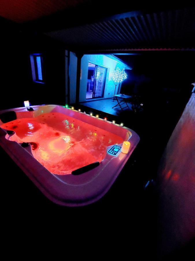 Un Sejour Romantique En Couple Avec Jacuzzi Prive Chromotherapie Jardin Maison Privee Ychoux ภายนอก รูปภาพ
